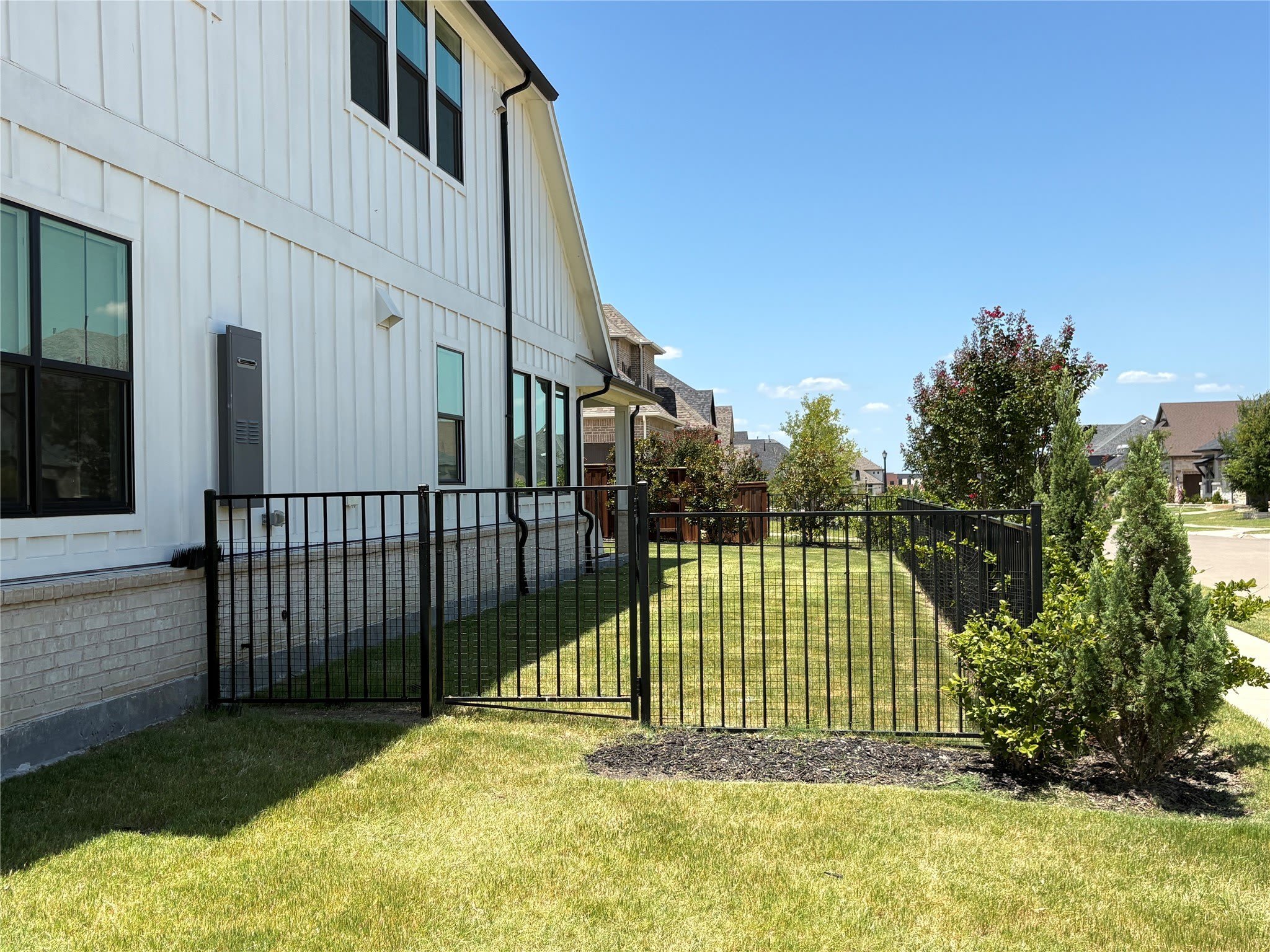 1451 Maplewood Drive – photo 3