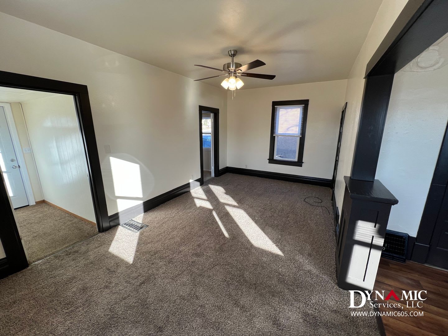 3 Bedroom, 1 Bathroom Single Family House Downtown – photo 3