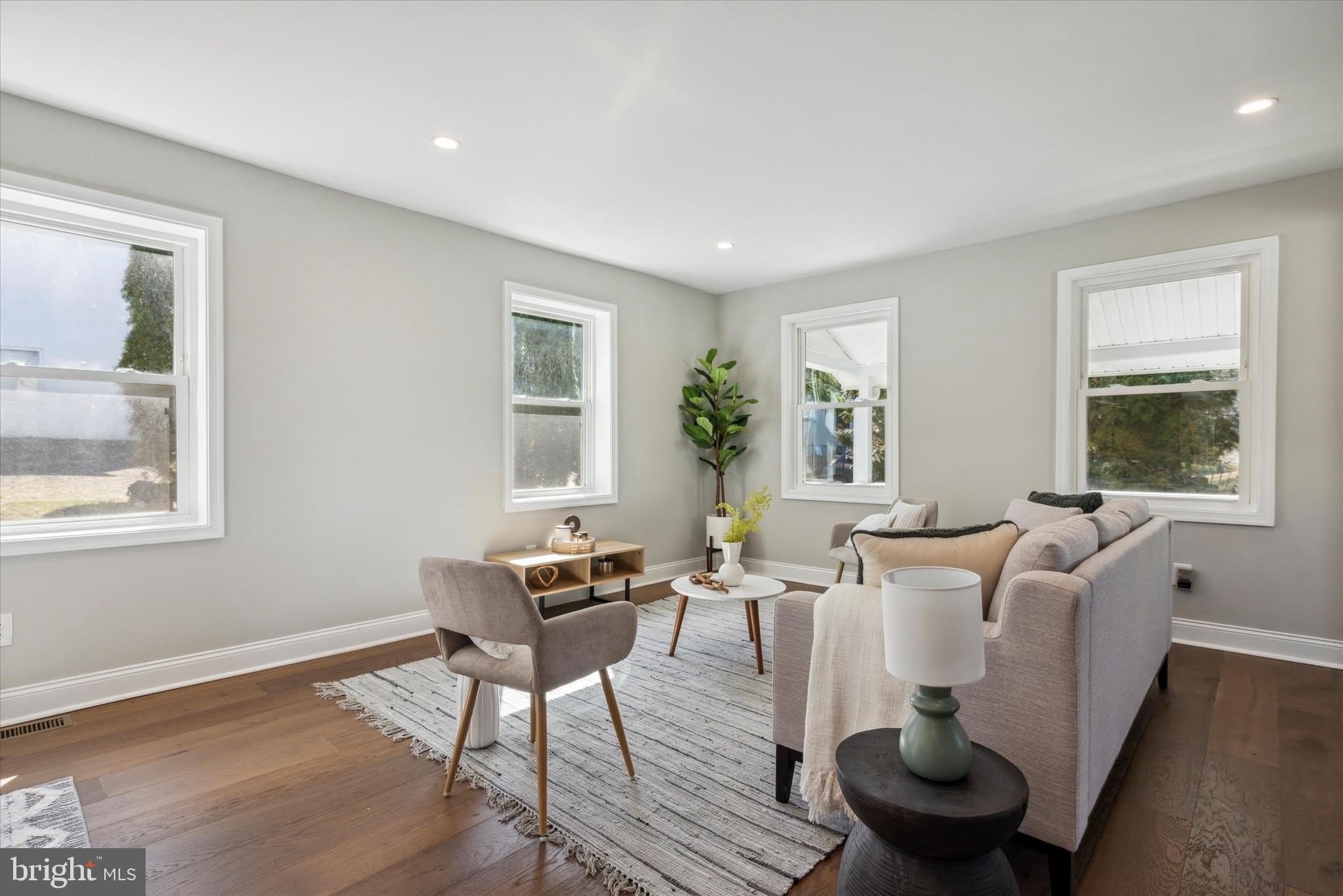 933 HENRY Avenue – photo 3