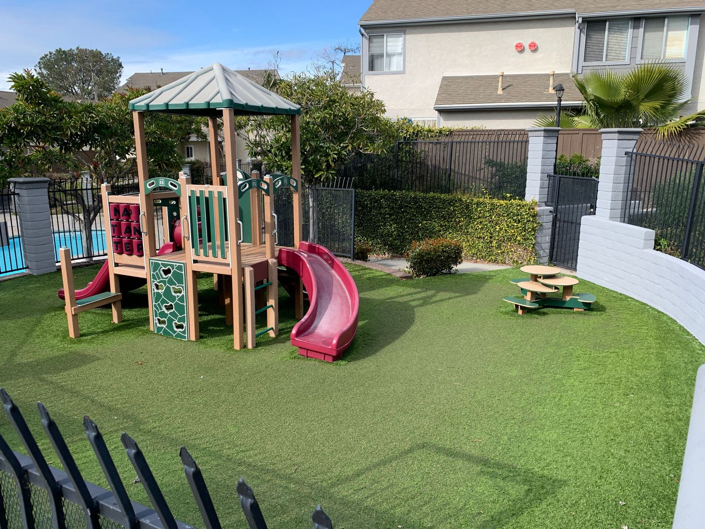3 bedroom, 2 1/2 bath townhome located near the 125 & 94 freeway – photo 3