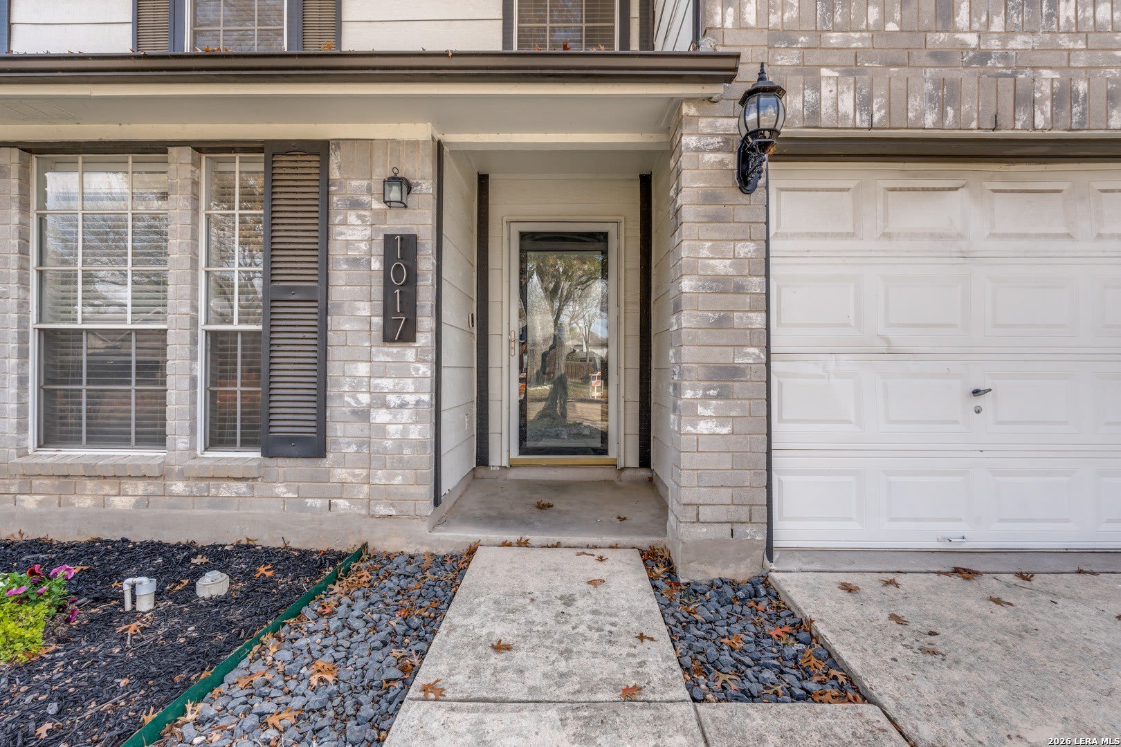 1017 Silvertree – photo 3