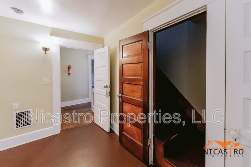 2097 Summit Street – photo 3