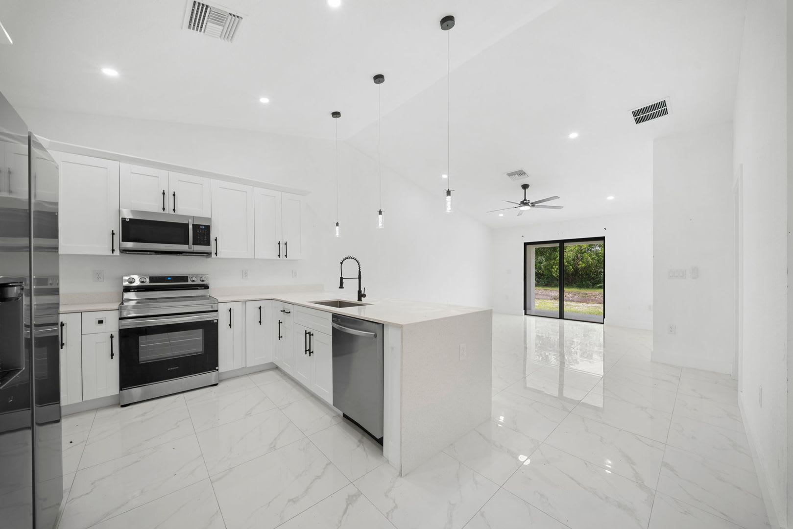 668-670 CHEMSTRAND ST E – photo 3
