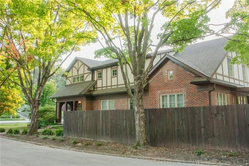 1300 N Morningside Drive NE – photo 3