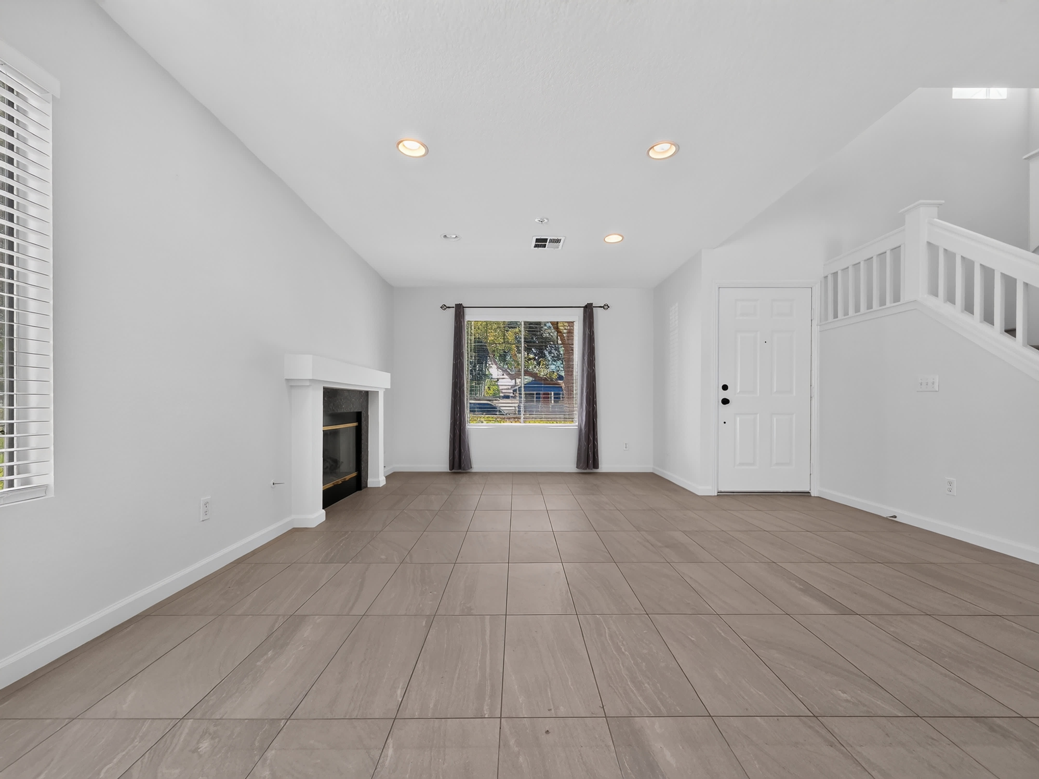 1065 E Broadway – photo 2