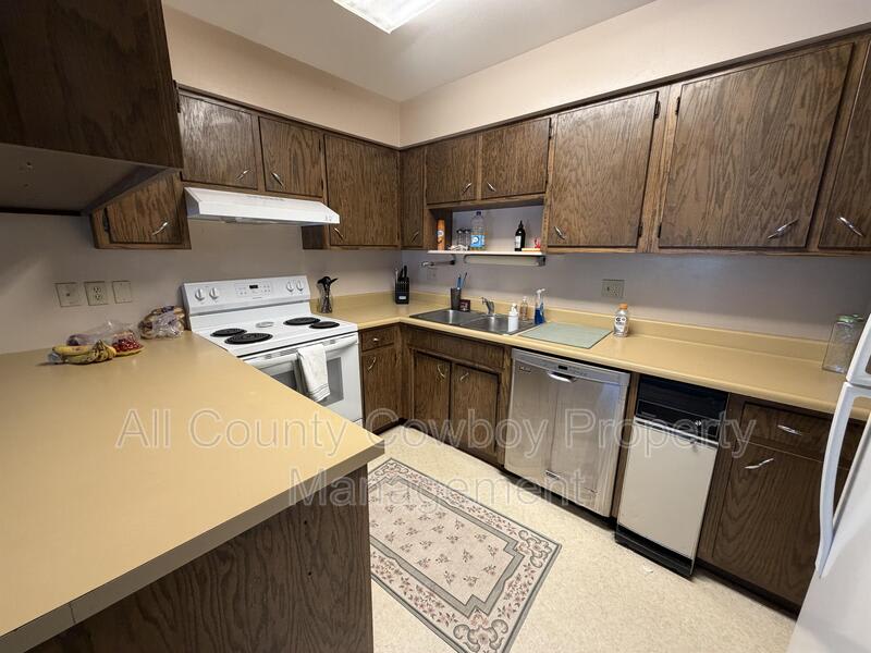 1463 N 17th St – photo 3