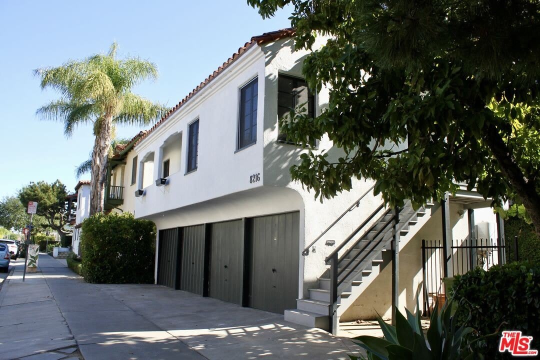 8216 Willoughby Avenue – photo 1
