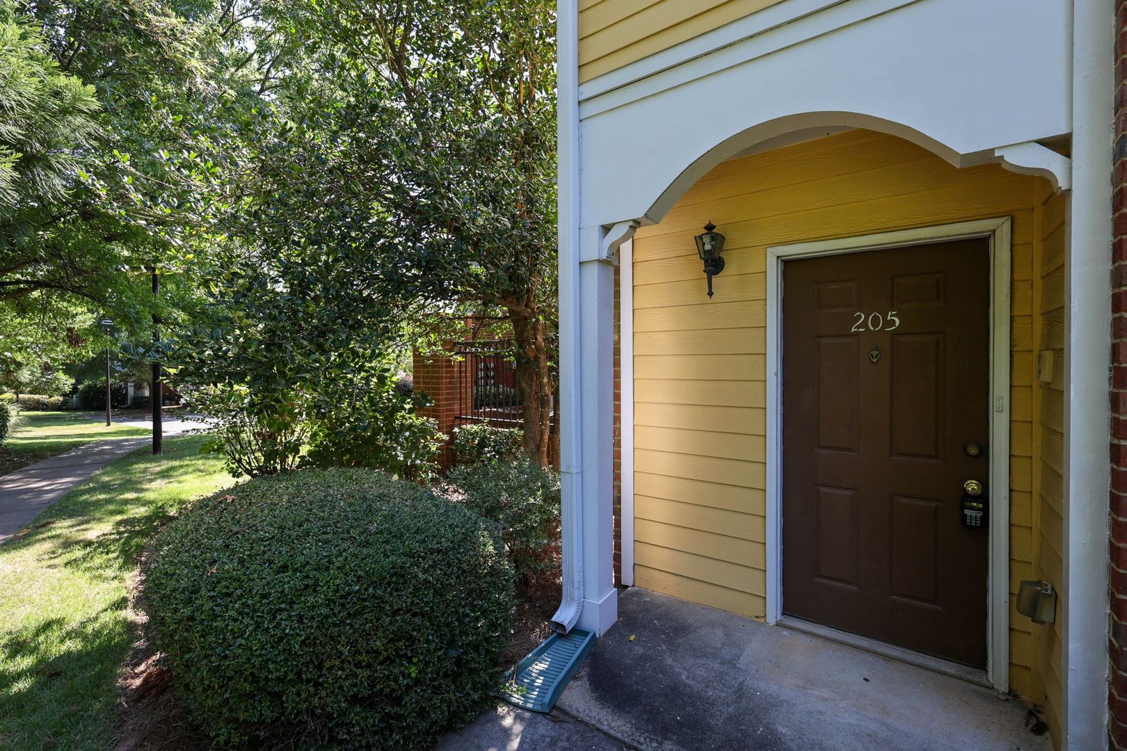Beautiful 3 Bedroom Townhome – photo 1