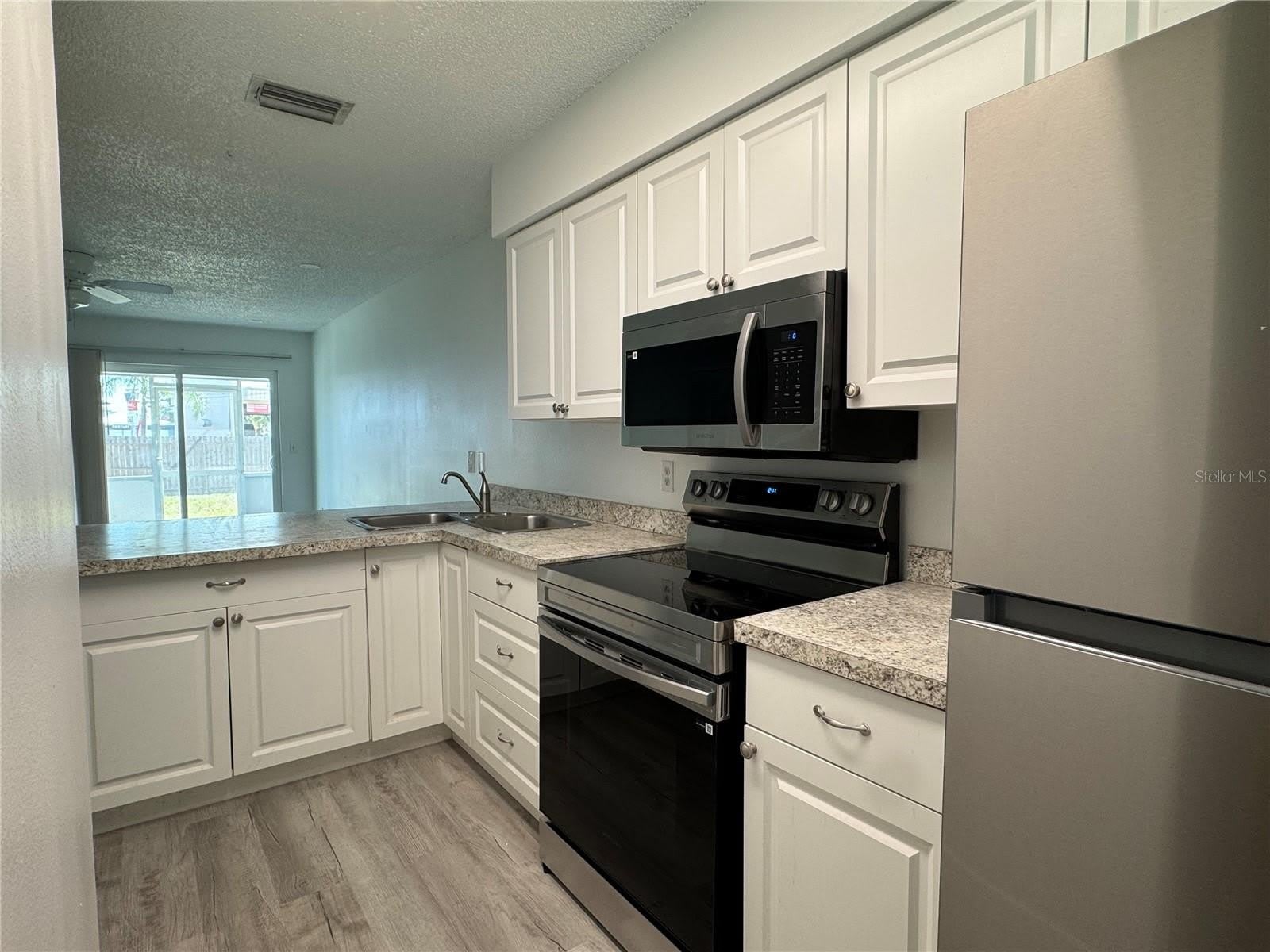 6428 HAMLET Drive – photo 5