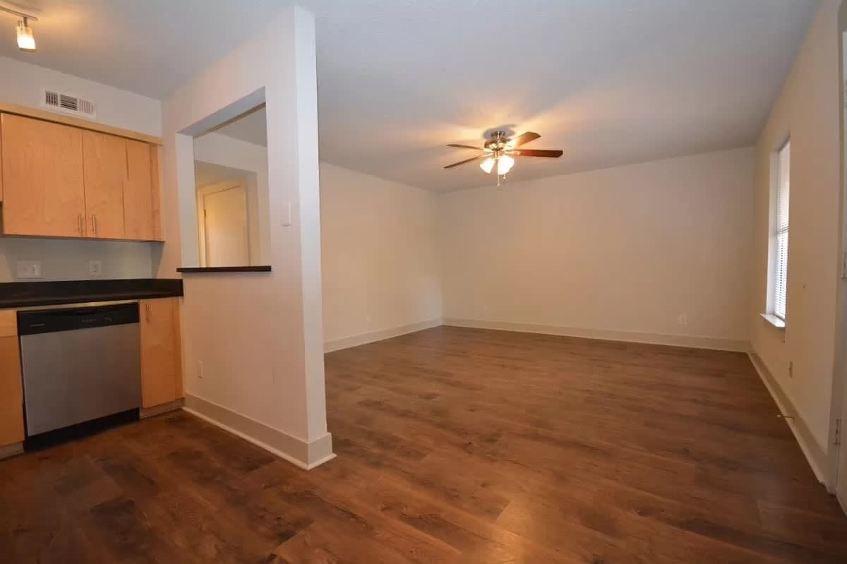 922 W Hughes St – photo 3