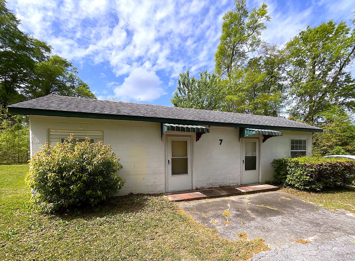 Cozy 1/1 Cottage at Hill Loop in Bonifay with Water/Sewer, Garbage, and Lawn Maintenance Included! – photo 1