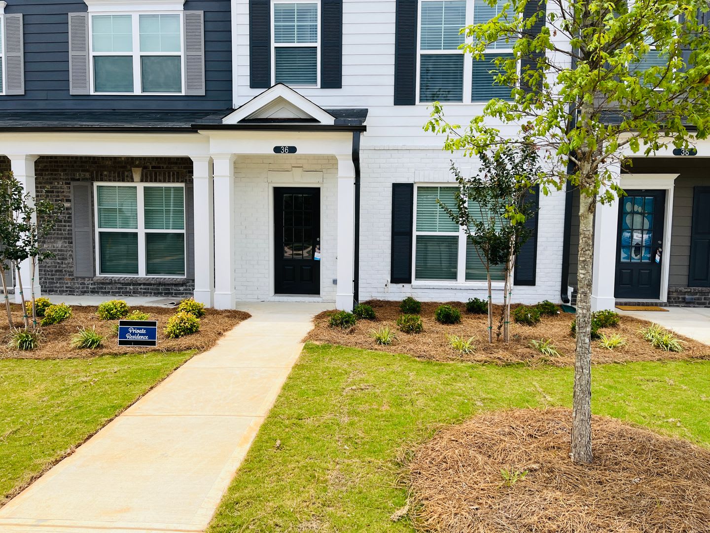 LIKE NEW Townhome located on the Newnan LINC! MUST SEE! – photo 2