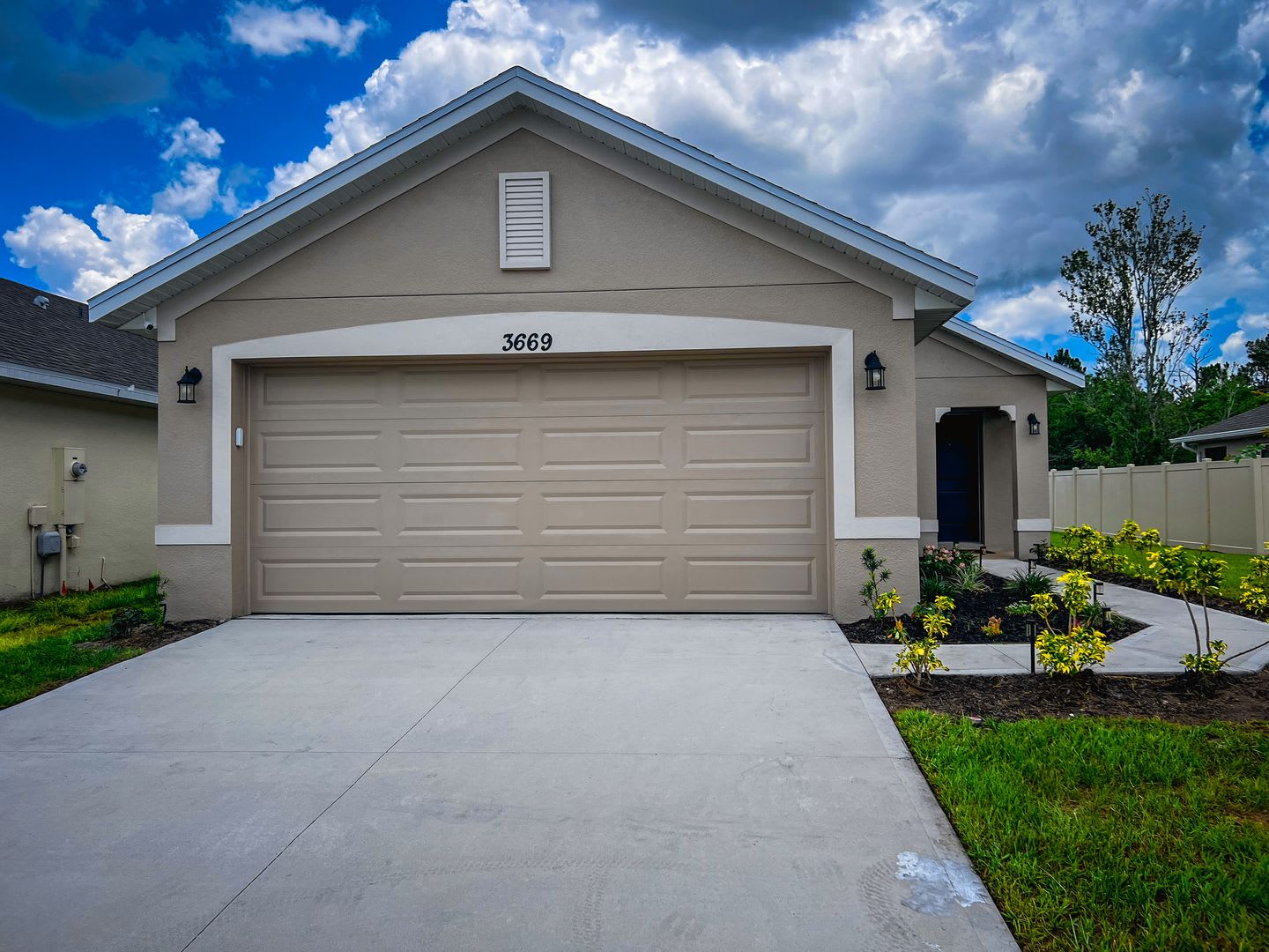 Beautiful 3 Bedroom Home with Pond View & No Rear Neighbors – photo 1