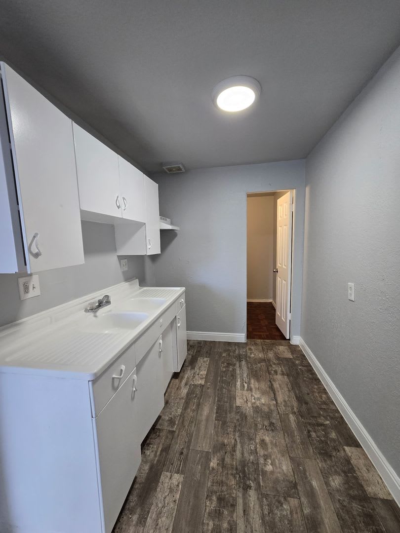 1666 Clinton St – photo 3