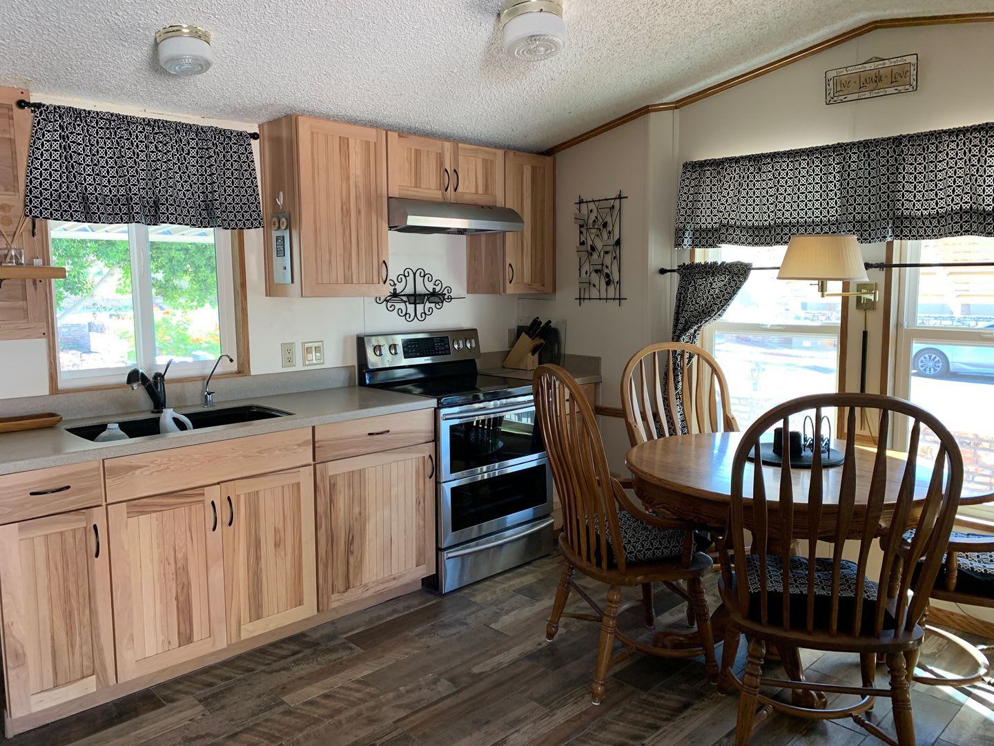 Two Bedroom Foothills Home – photo 3