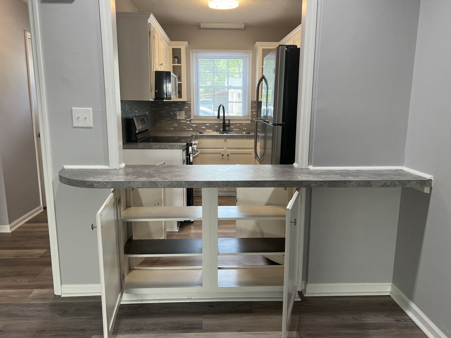Walk to Beach! Newly Remodeled 2 Bedroom, Pet-Friendly Town Home! Available NOW! – photo 5