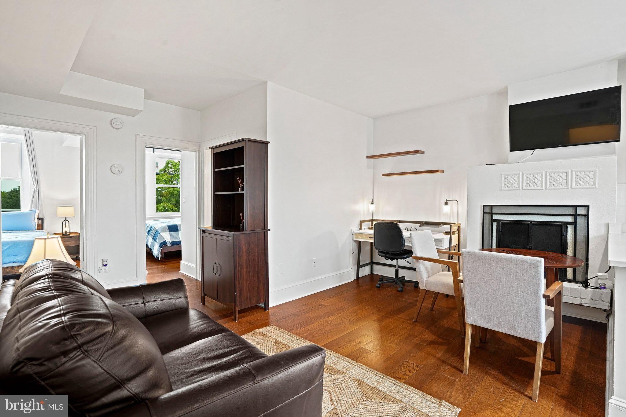 409 CONSTITUTION Avenue NE – photo 5
