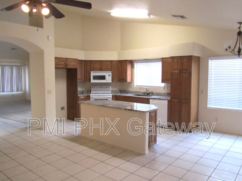 6702 N. 89th Ave. – photo 3