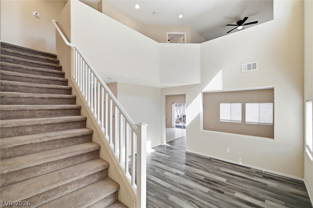 528 ROUND REIGN Avenue – photo 4