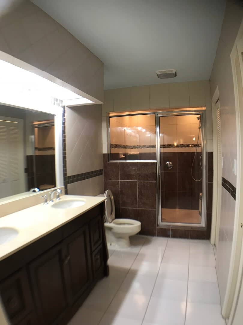 Spacious Townhouse in a Great Location!! – photo 5
