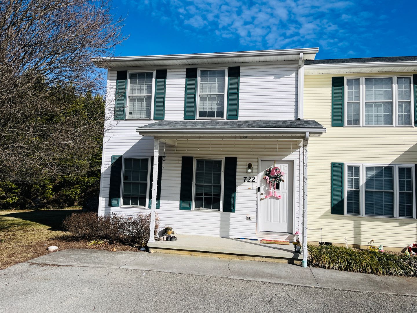 2 Bedroom, 2.5 Bath Townhouse – photo 1