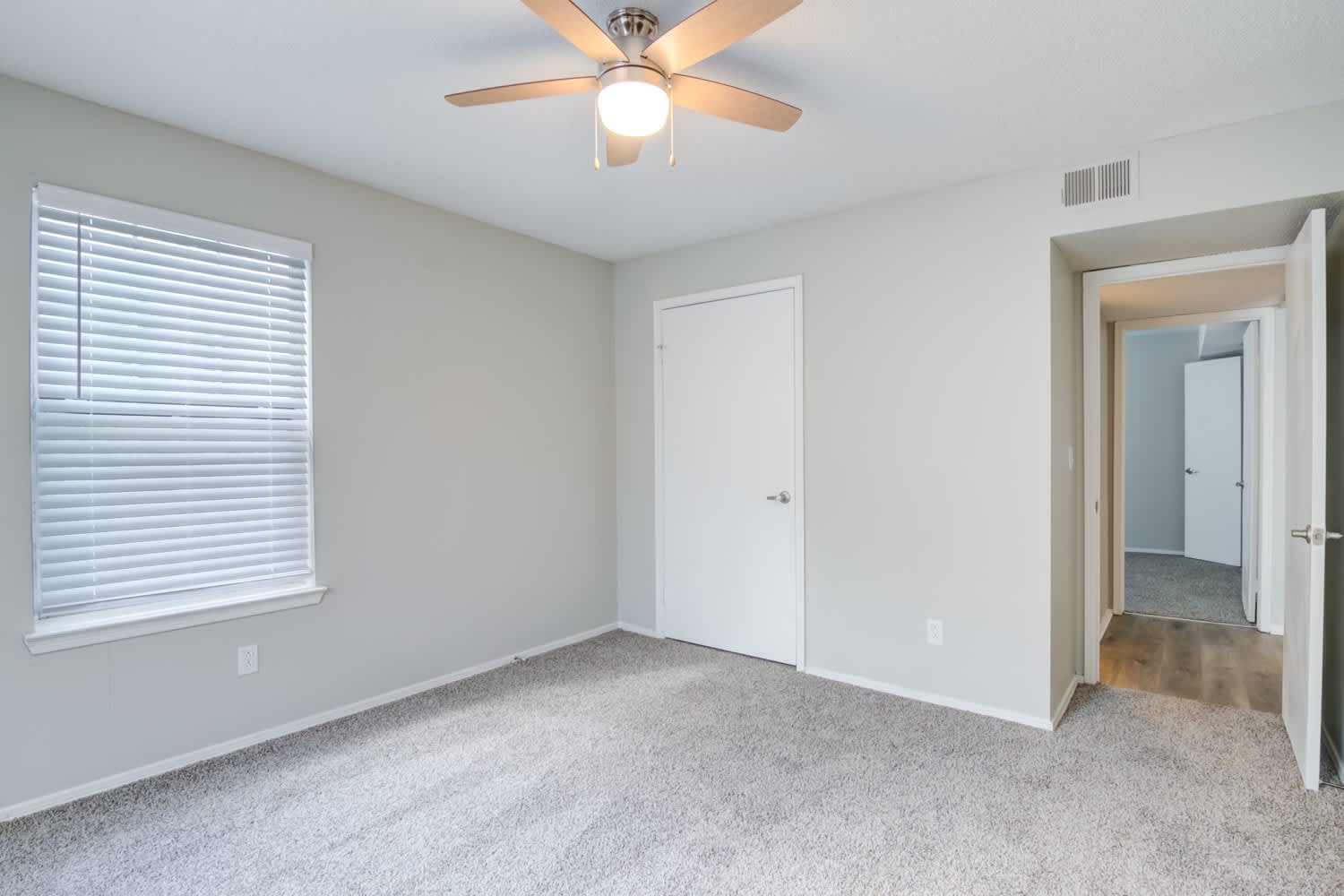 Jefferson Park Apartments – photo 4
