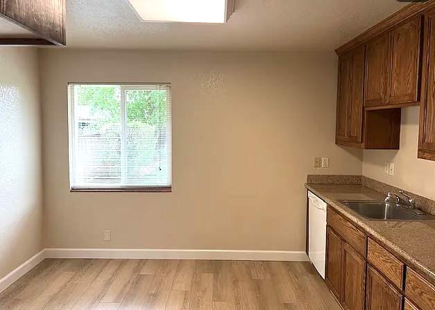 352 W Main Ave – photo 4