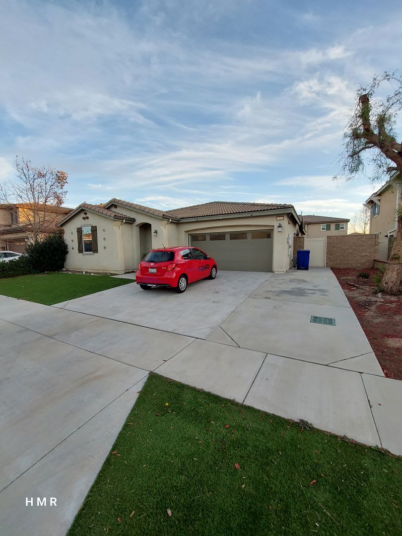 Beautiful 3 Bedroom 2 Bath Single Story Home – photo 2