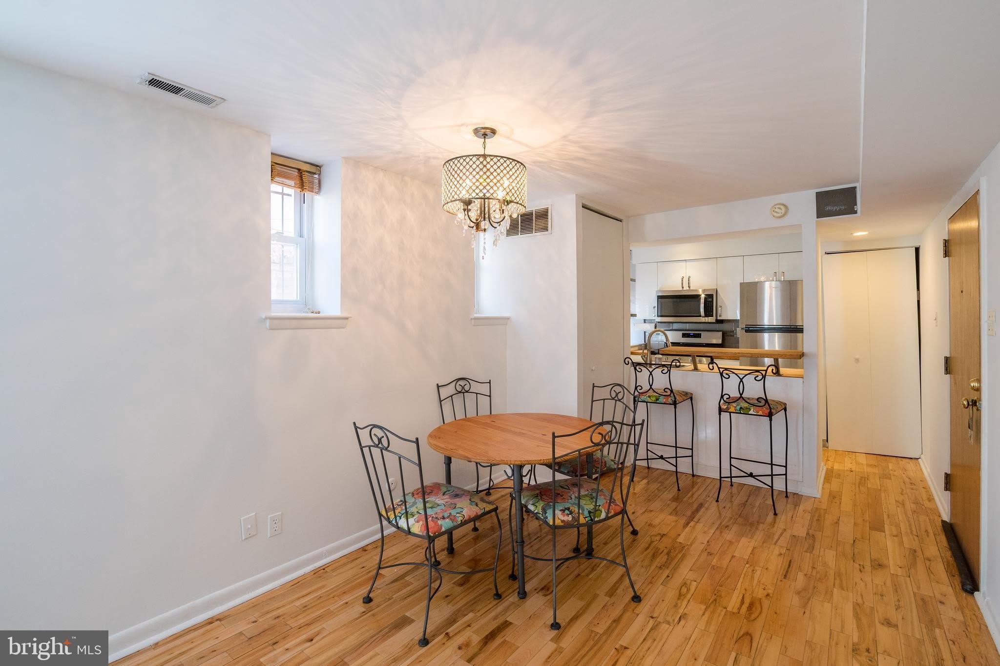 1137 PINE Street – photo 4