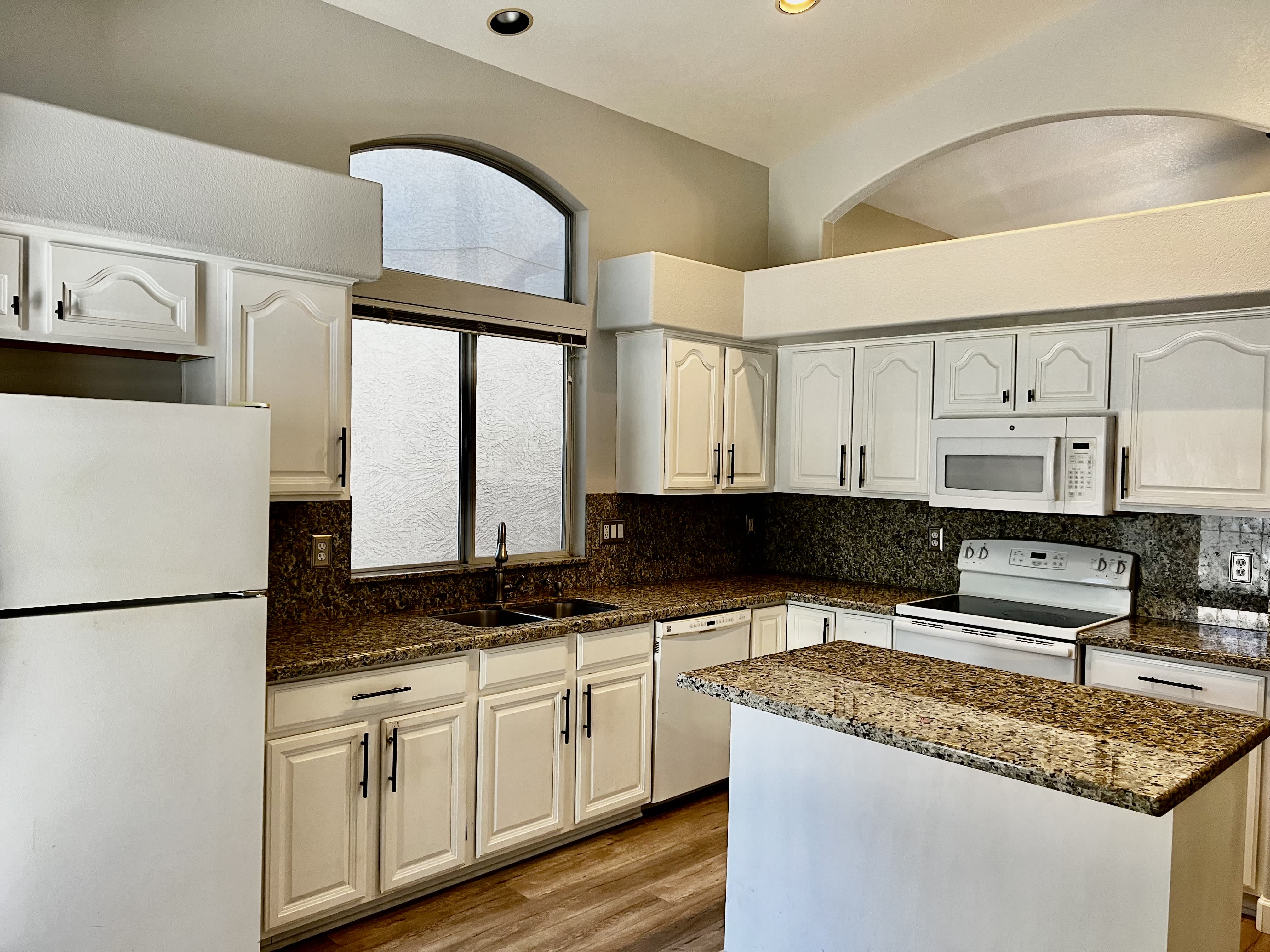 3438 E Rockwood Dr – photo 5