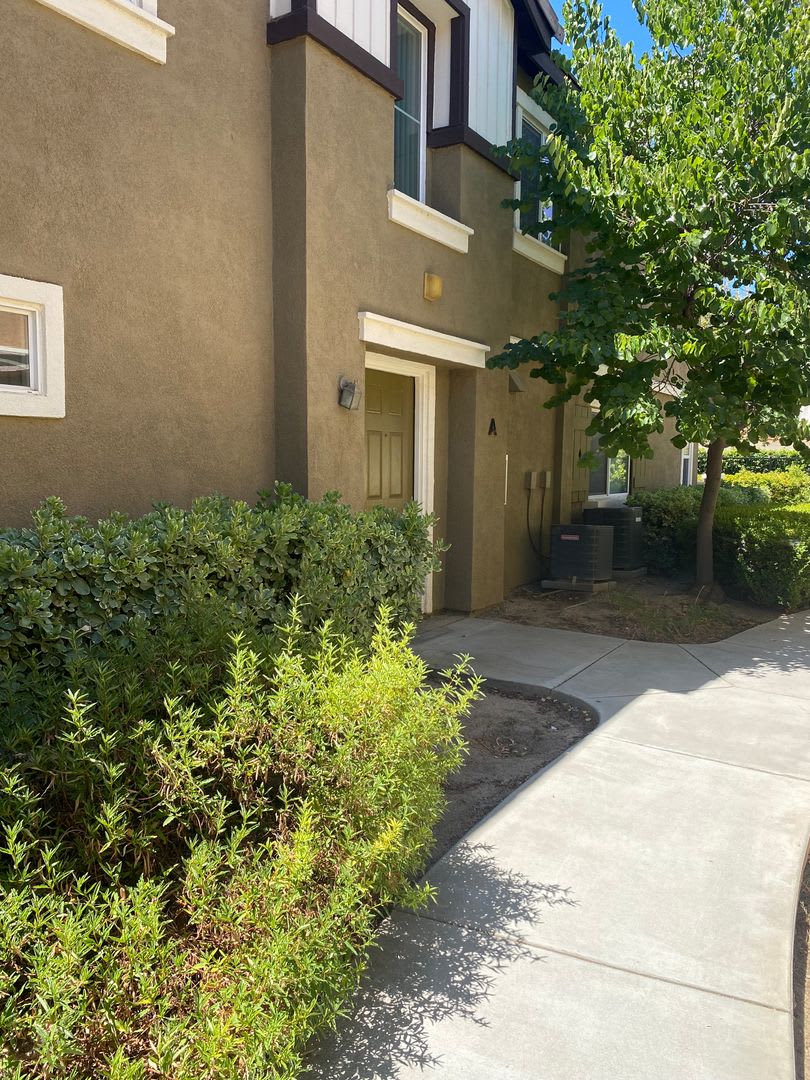 Updated Spacious 2 Bedroom 2 Bath Condo Community with Pool!!!! – photo 2