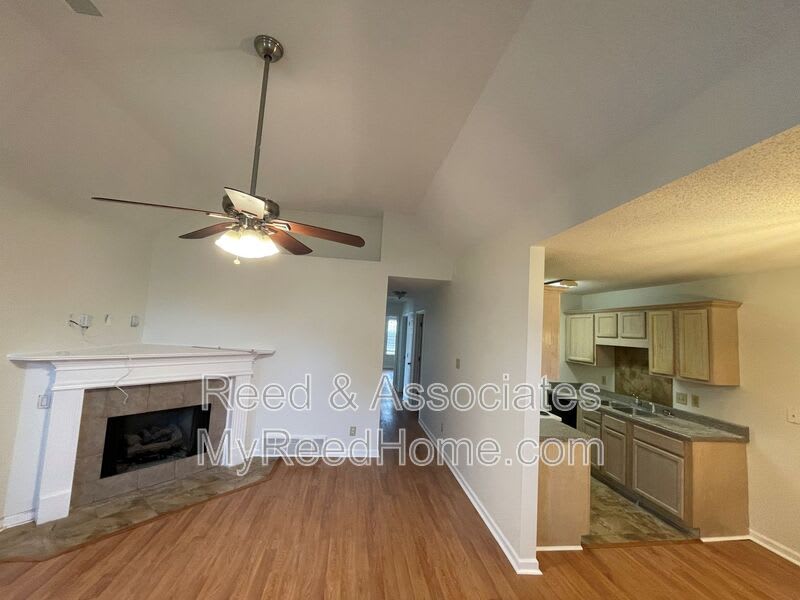 1490 Estacada Way – photo 5