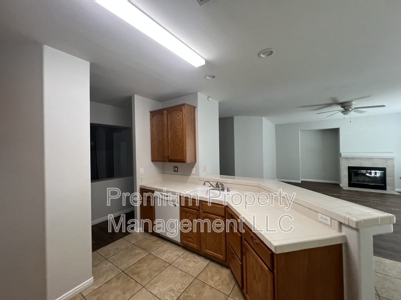 1003 Duxbury Court – photo 4
