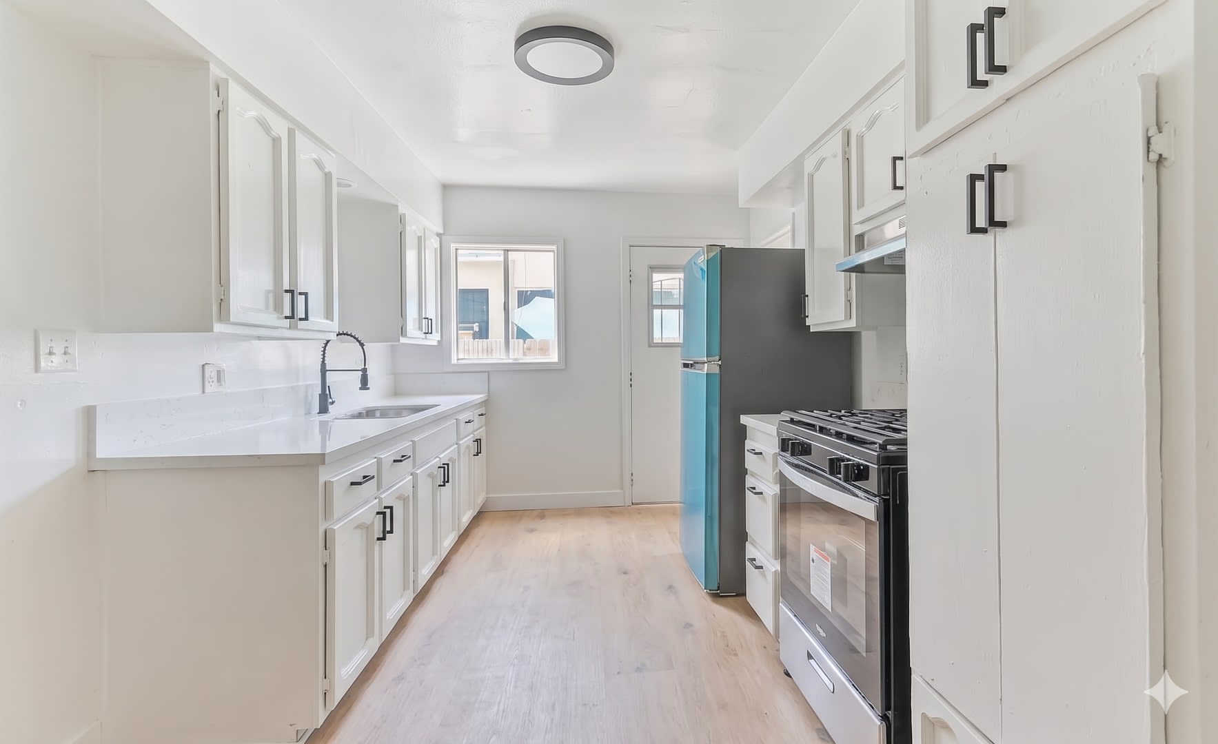 1212 E 76th Pl, Los Angeles, CA 90001 – photo 4