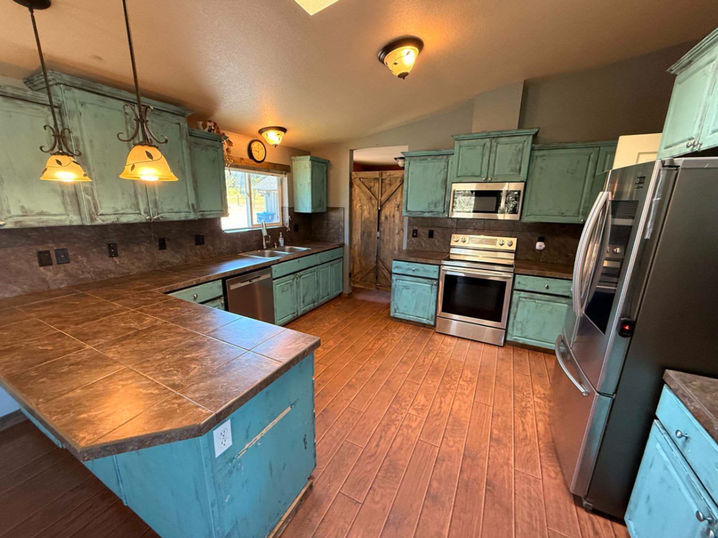 CHECK OUT THIS GORGEOUS RANCH ON 38 ACRES JUST OUTSIDE OF REDMOND! – photo 5