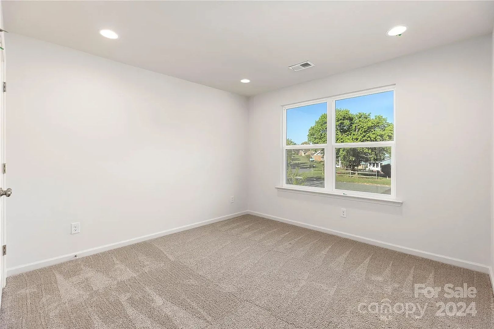 Room in 3 Bedroom Home at Pleasant Grove Rd – photo 5