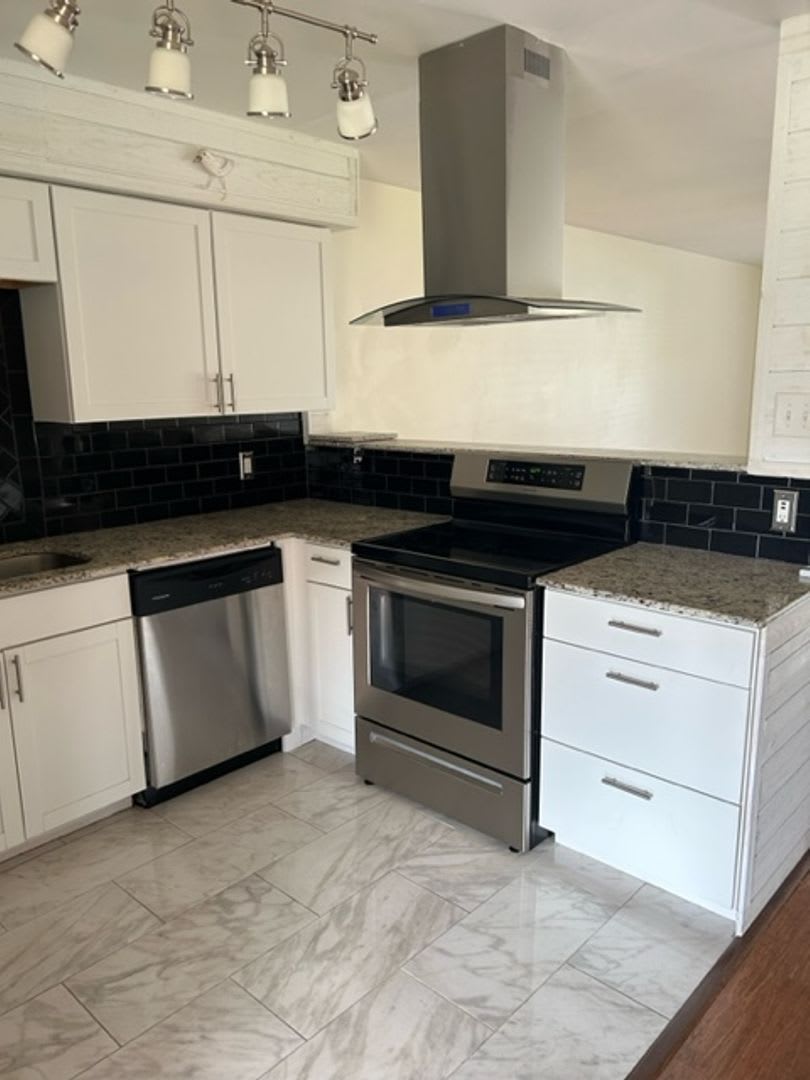 ** ANNUAL 2/2 UNFURNISHED HOME IS AVAILABLE STARTING MID SEPTEMBER 2026** – photo 3