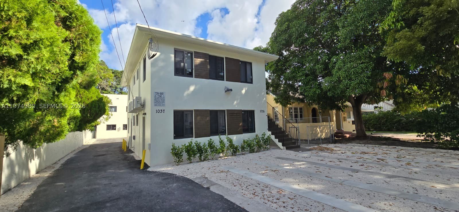 1035 SW 4th St – photo 1