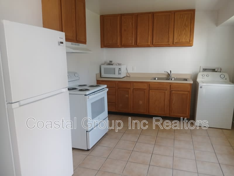 861 West 48th Street – photo 2