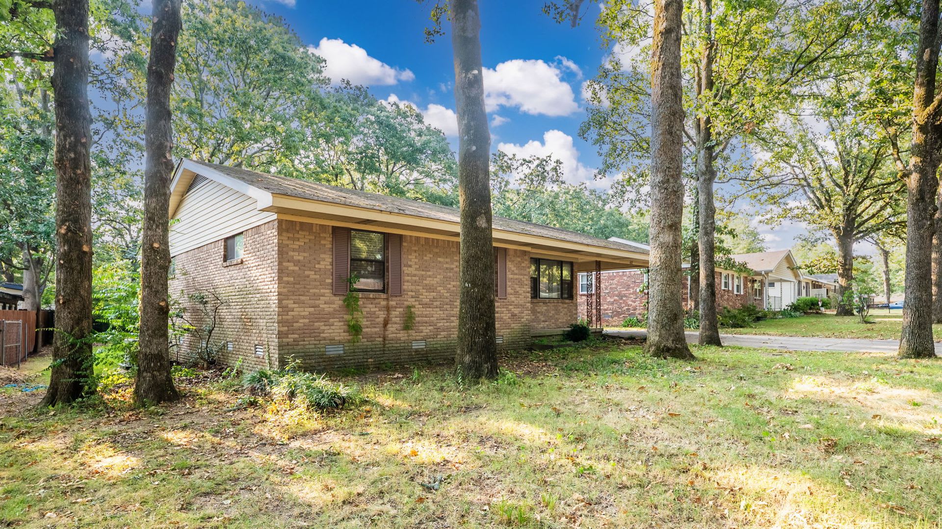 Updated 3Br 2Ba Brick Home In Sherwood New Paint Flooring – photo 4