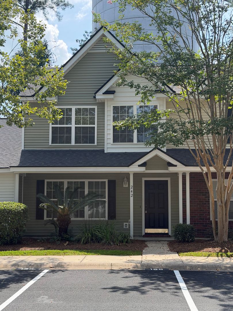 Renovated Three Bedroom Townhome in Townes of Buckwalter – photo 2