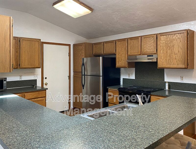 1138 NE Conser Pl – photo 3