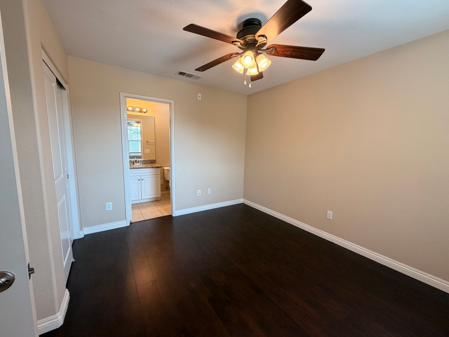 Rare 3-Bedroom Townhome – Each Bedroom Has a Private Bath! – photo 5