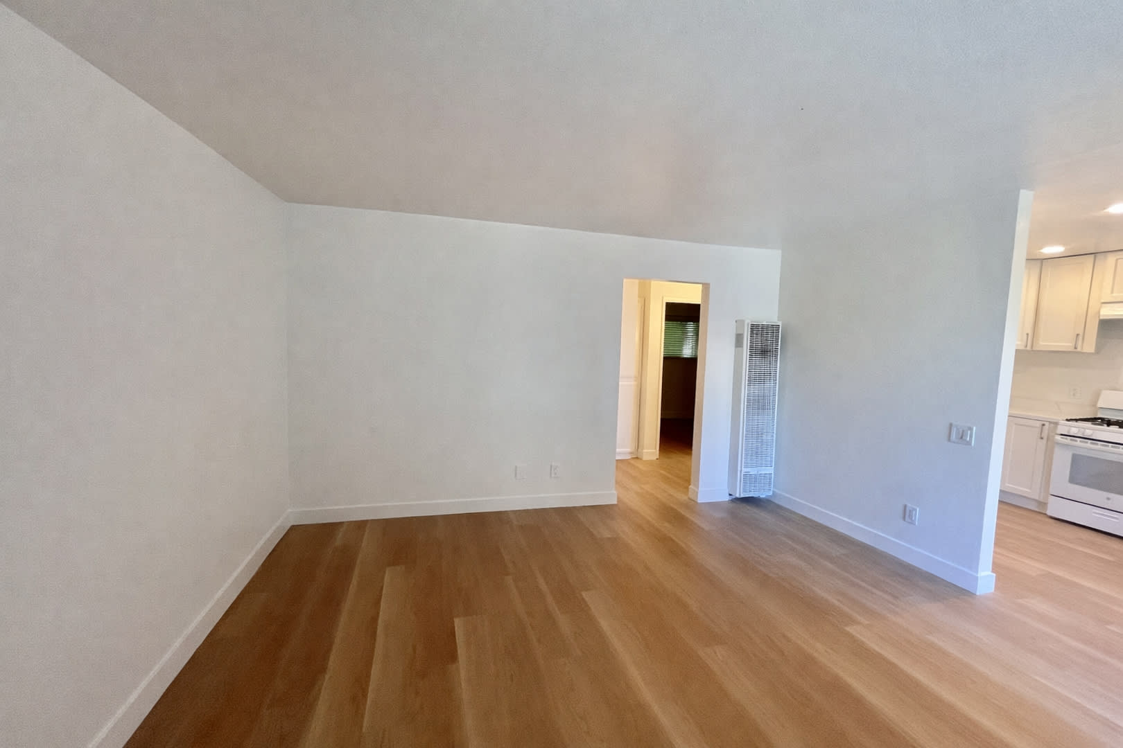 Move In Ready Now Newly Renovated 2 Bedroom 1 Bath Unit – photo 4