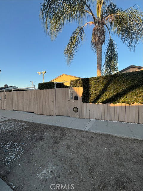 6250 Aura Avenue – photo 1