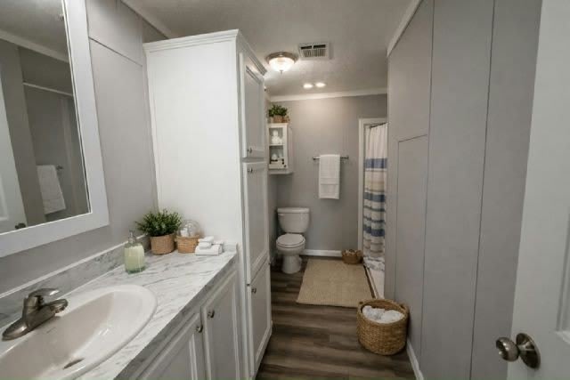 215 Barrow St – photo 4