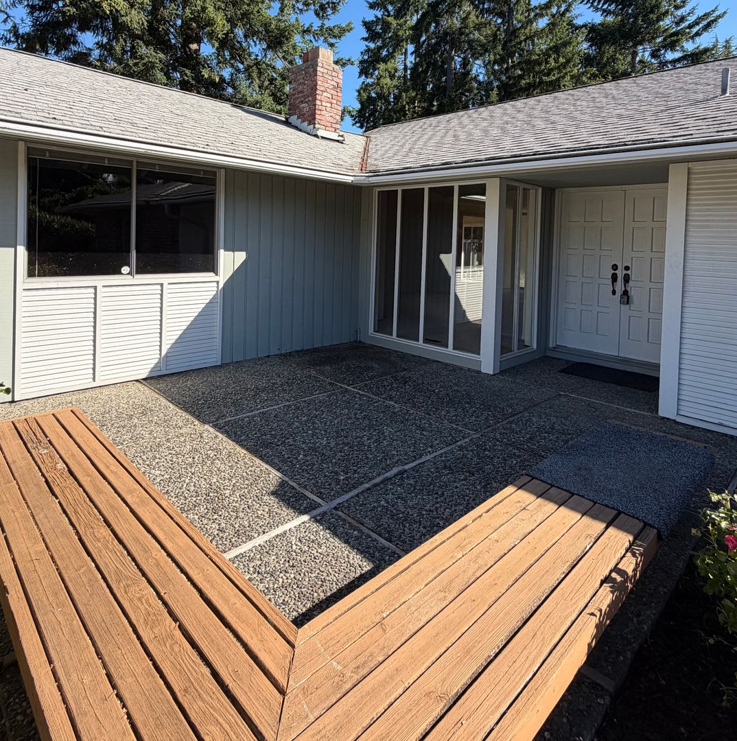 4 Bed / 2.5 Bath Bellevue rambler $4,095/month – photo 2
