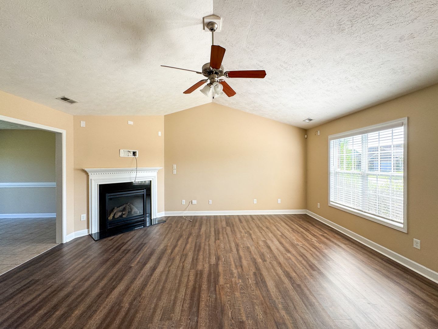 3 Bed 2 Bath Home in Westgate – photo 4