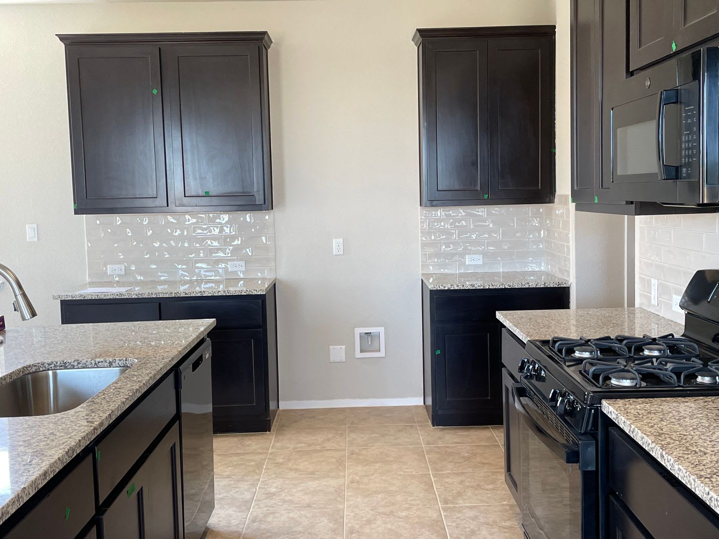 3-Bedroom House for Lease in Maxwell – photo 4