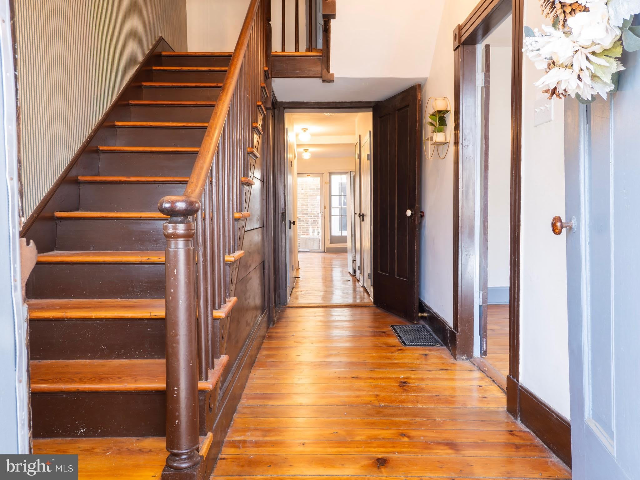 703 S LOUDOUN Street – photo 4
